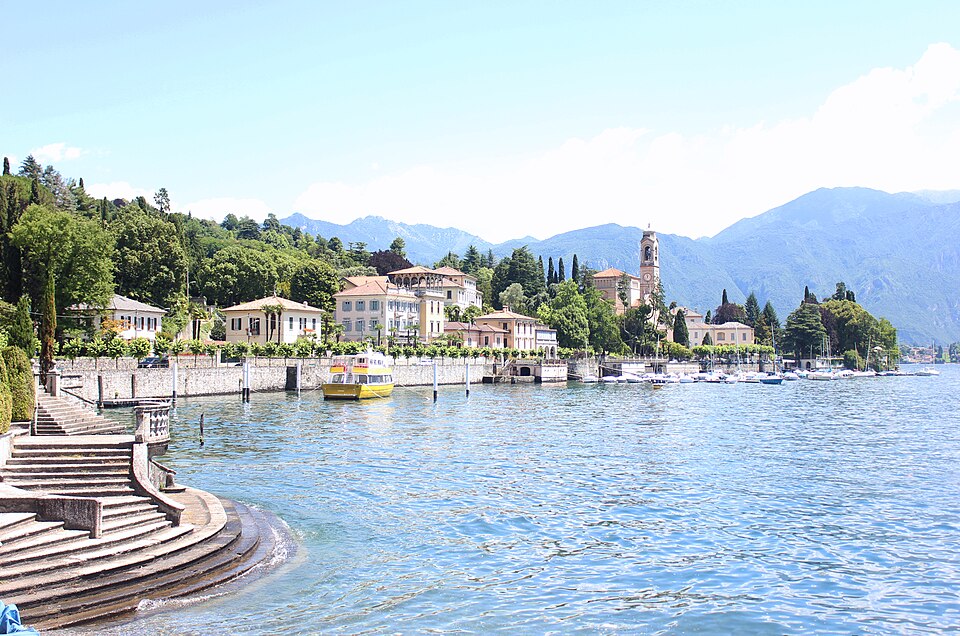 Tremezzo waterfront of Lake Como, Italy 2015-11-16 unsplash 1447722939828